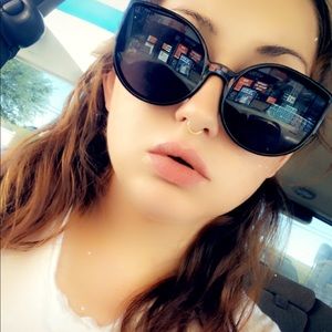 Meet your Posher, Mae